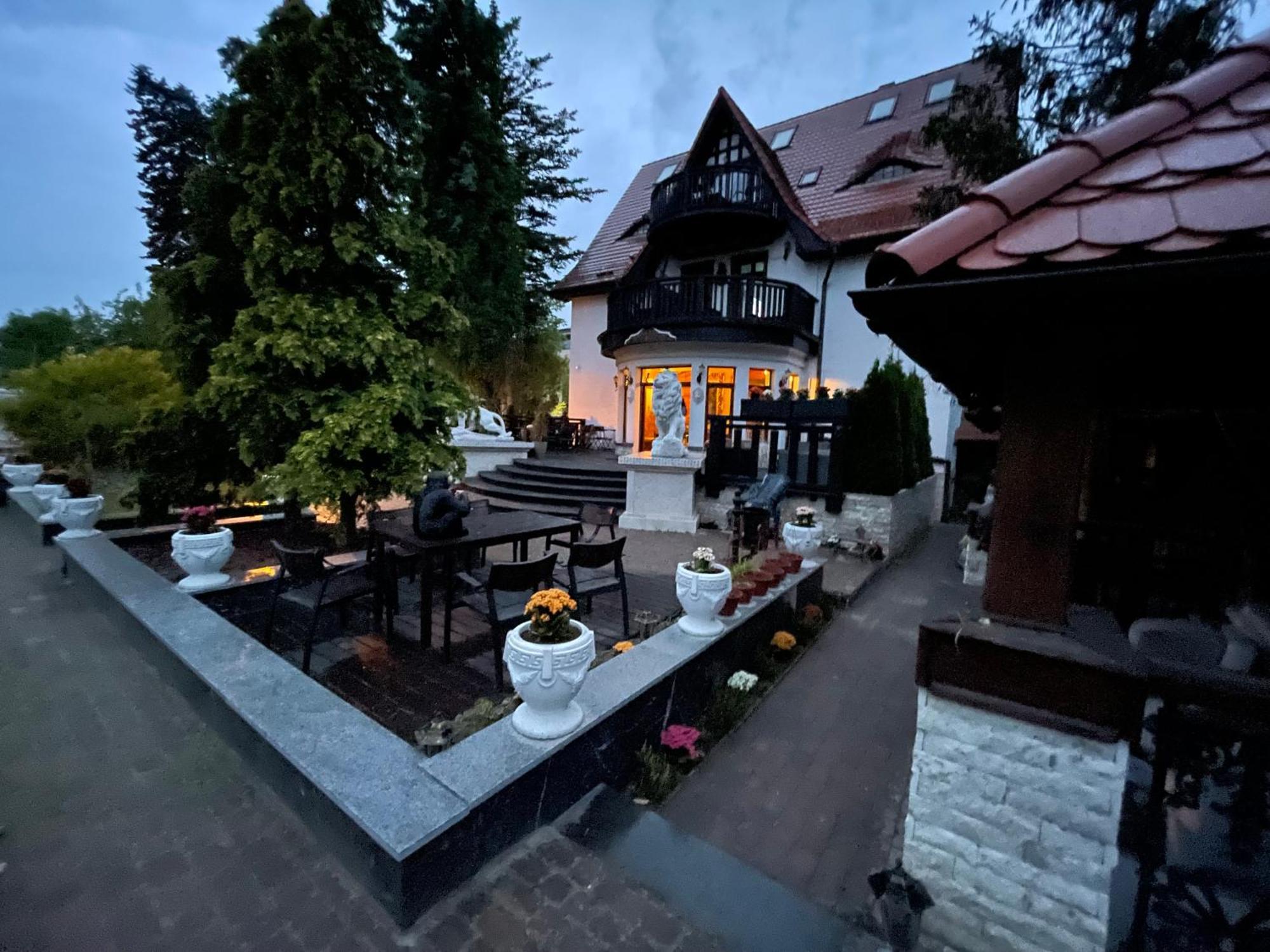 Dworek Oliwski Bed and Breakfast Gdansk Exterior foto